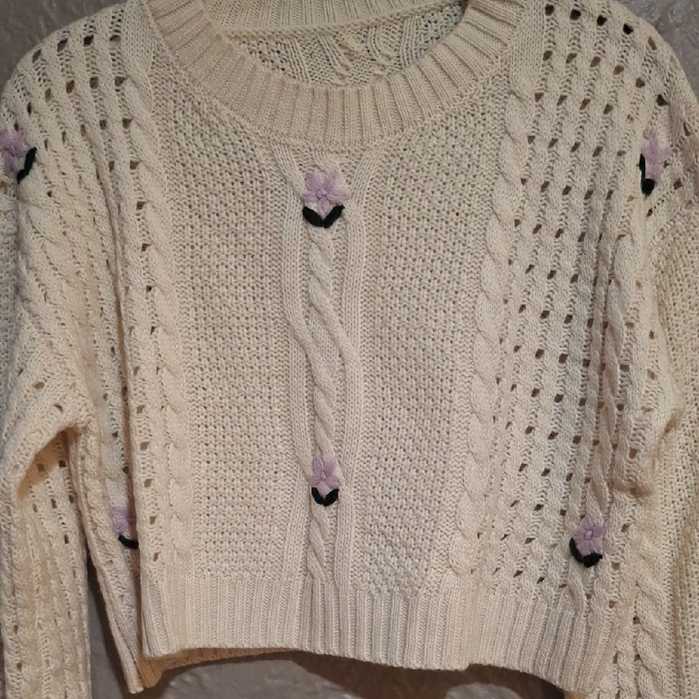 Cream Cable Knit Sweater with Floral Accents - Picture 4 of 9